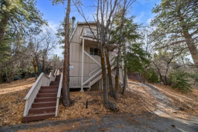Cabin Upon a Hill - A Hidden Gem, Fireplace, Expansive Decks